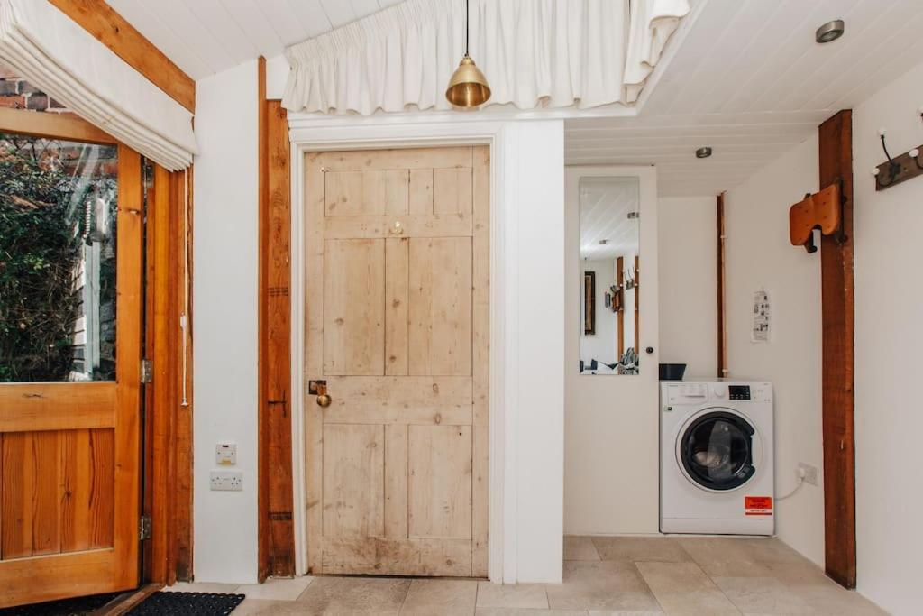 Вілла Dolls House - Luxury Townhouse *Sleeps 10* Henley-on-Thames Екстер'єр фото