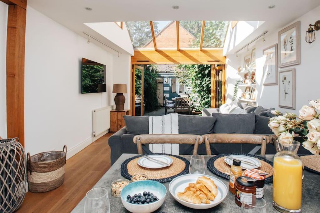 Вілла Dolls House - Luxury Townhouse *Sleeps 10* Henley-on-Thames Екстер'єр фото