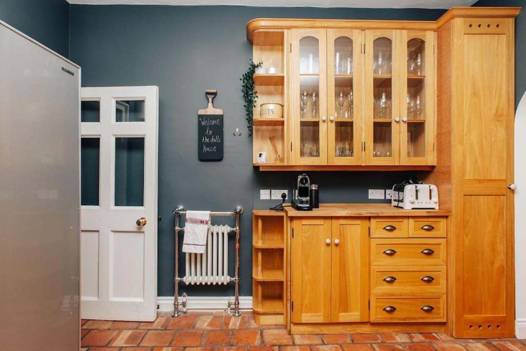 Вілла Dolls House - Luxury Townhouse *Sleeps 10* Henley-on-Thames Екстер'єр фото