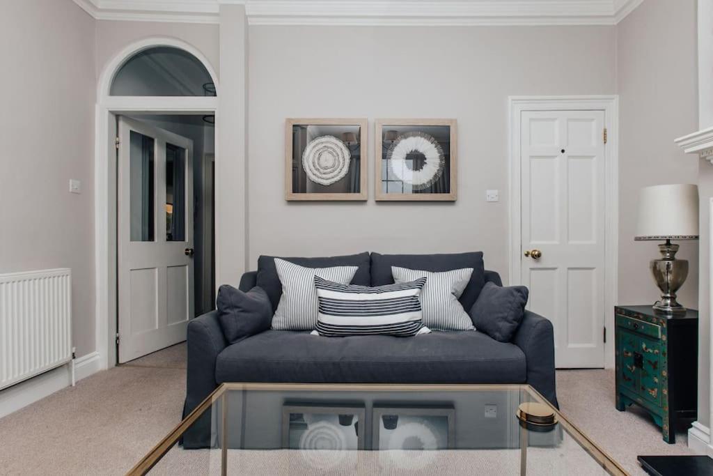 Вілла Dolls House - Luxury Townhouse *Sleeps 10* Henley-on-Thames Екстер'єр фото