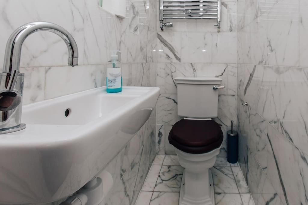 Вілла Dolls House - Luxury Townhouse *Sleeps 10* Henley-on-Thames Екстер'єр фото