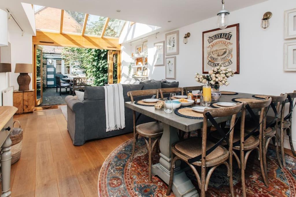 Вілла Dolls House - Luxury Townhouse *Sleeps 10* Henley-on-Thames Екстер'єр фото