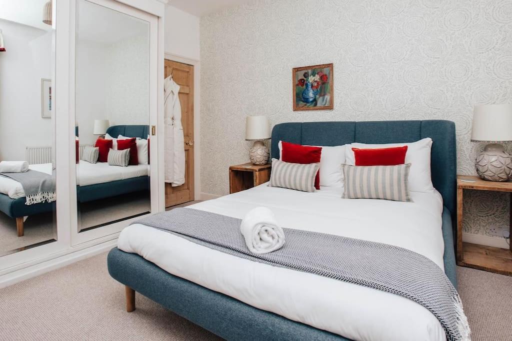 Вілла Dolls House - Luxury Townhouse *Sleeps 10* Henley-on-Thames Екстер'єр фото